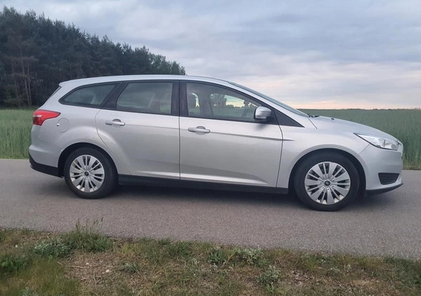 Ford Focus cena 26500 przebieg: 250000, rok produkcji 2015 z Łaszczów małe 67